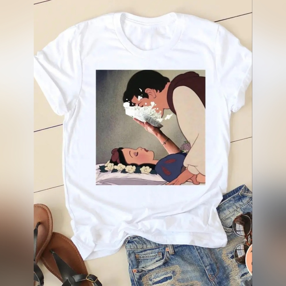 Snow White funny cake T-shirt ♡